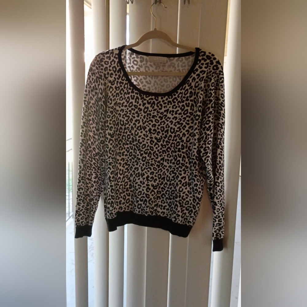 Carolyn Taylor Woman's Animal Print Sweater Like New XL